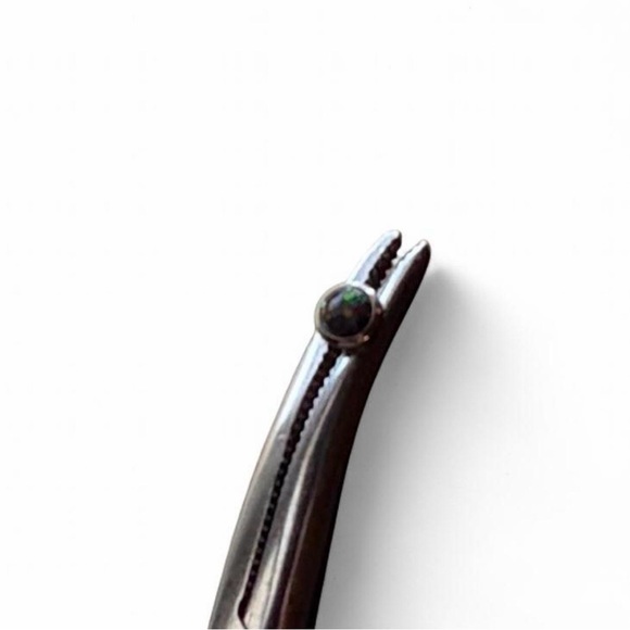 Bundle of Titanium 16g Threaded Ends - Picture 4 of 8